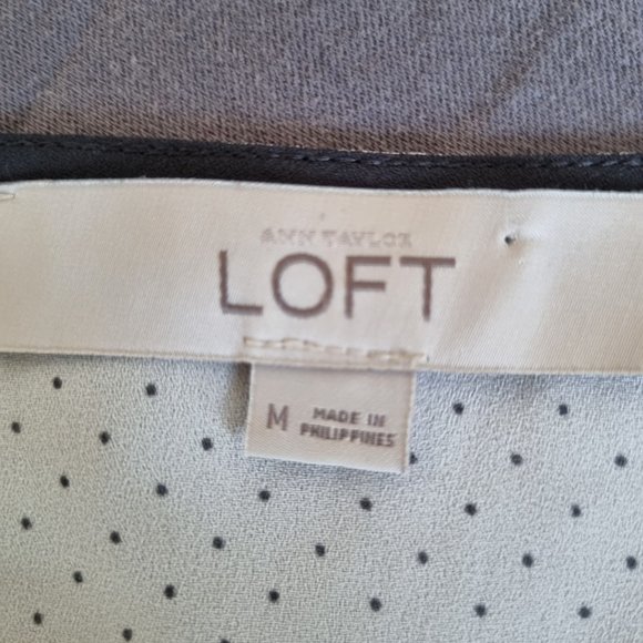 LOFT Ann Taylor Handkerchief Short Sleeve Blouse Size M - Picture 5 of 7